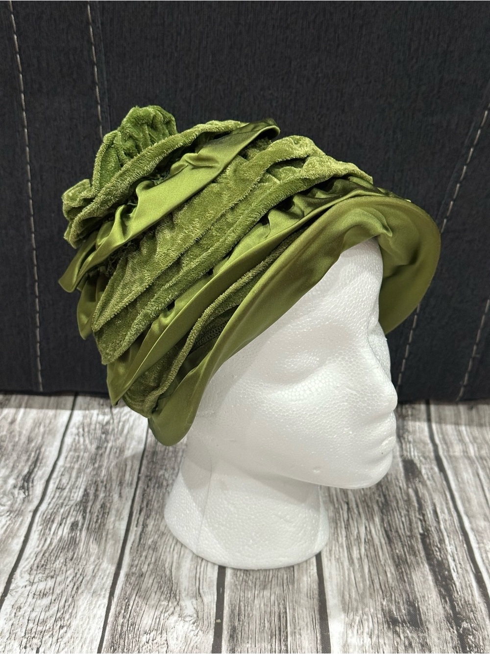 Vintage Kutz Velour And Satin Green Hat 1960s